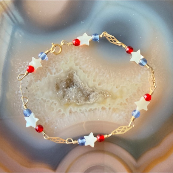 Vintage Gold star bracelet red white blue bead 14k gold fill chain 4th of July - Picture 3 of 7